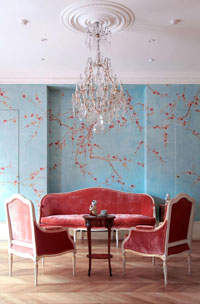 Raumbild Wohnzimmer - Tapeten Idee Motiv Blumen rot blau Tapete handgemalt auf Papier oder Seide oder Gold-Metall Untergrund möglich