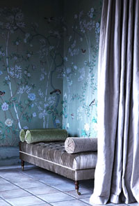 Raumbild Wohnzimmer SChlafzimmer - Tapeten Idee Motiv Blumen und Vögel grün weiss Tapete handgemalt auf Papier oder Seide oder Gold-Metall Untergrund möglich