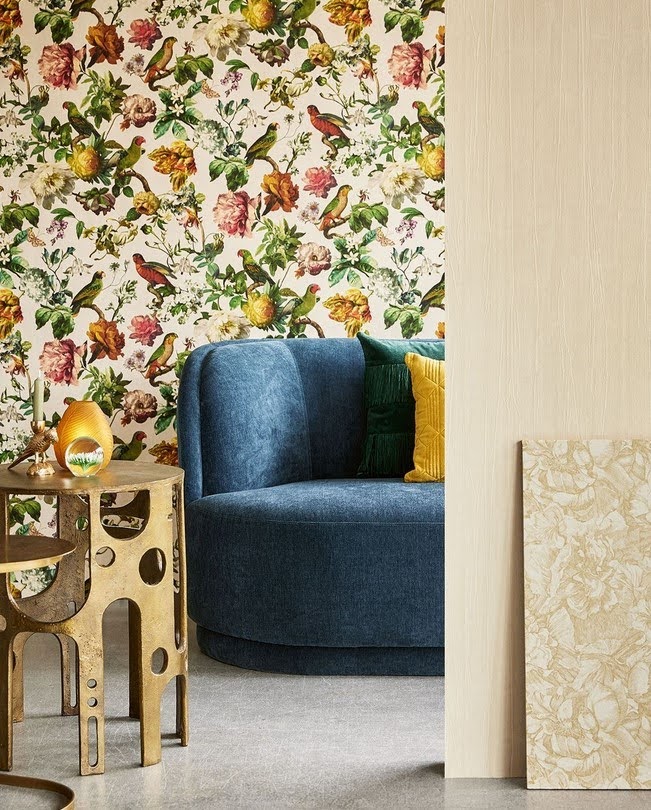 romantische Blumentapete weiss im Wohnzimmer - Tapete große Blumen, Vögel, Blüten in Berlin und online kaufen