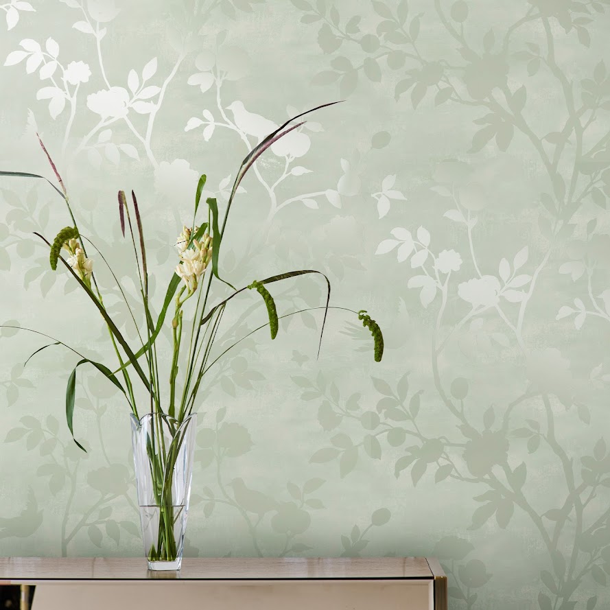 Laura Ashley Tapete Blumen Muster Blüten und Vögel aus England im Wohnzimmer