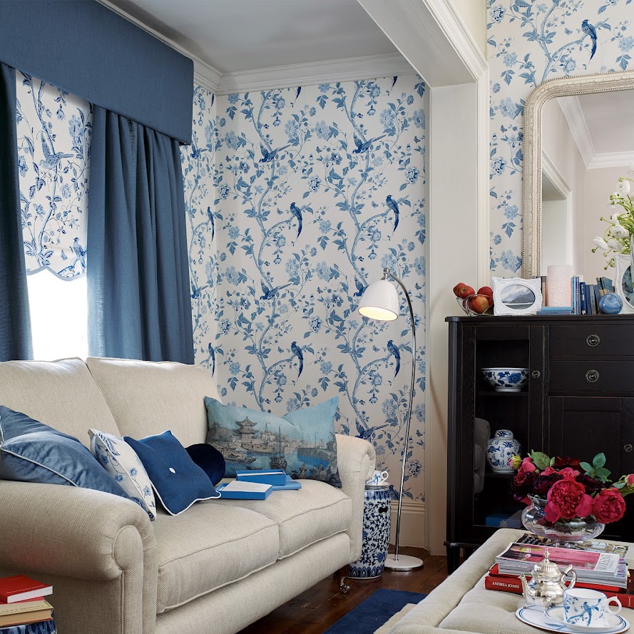 Laura Ashley Tapete Muster wie ein orientalischer Garten aus England im Wohnzimmer
