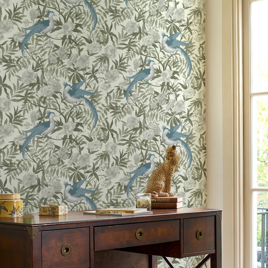 Laura Ashley romantisches Tapeten Design Vögel auf Bäumen aus England im Wohnzimmer
