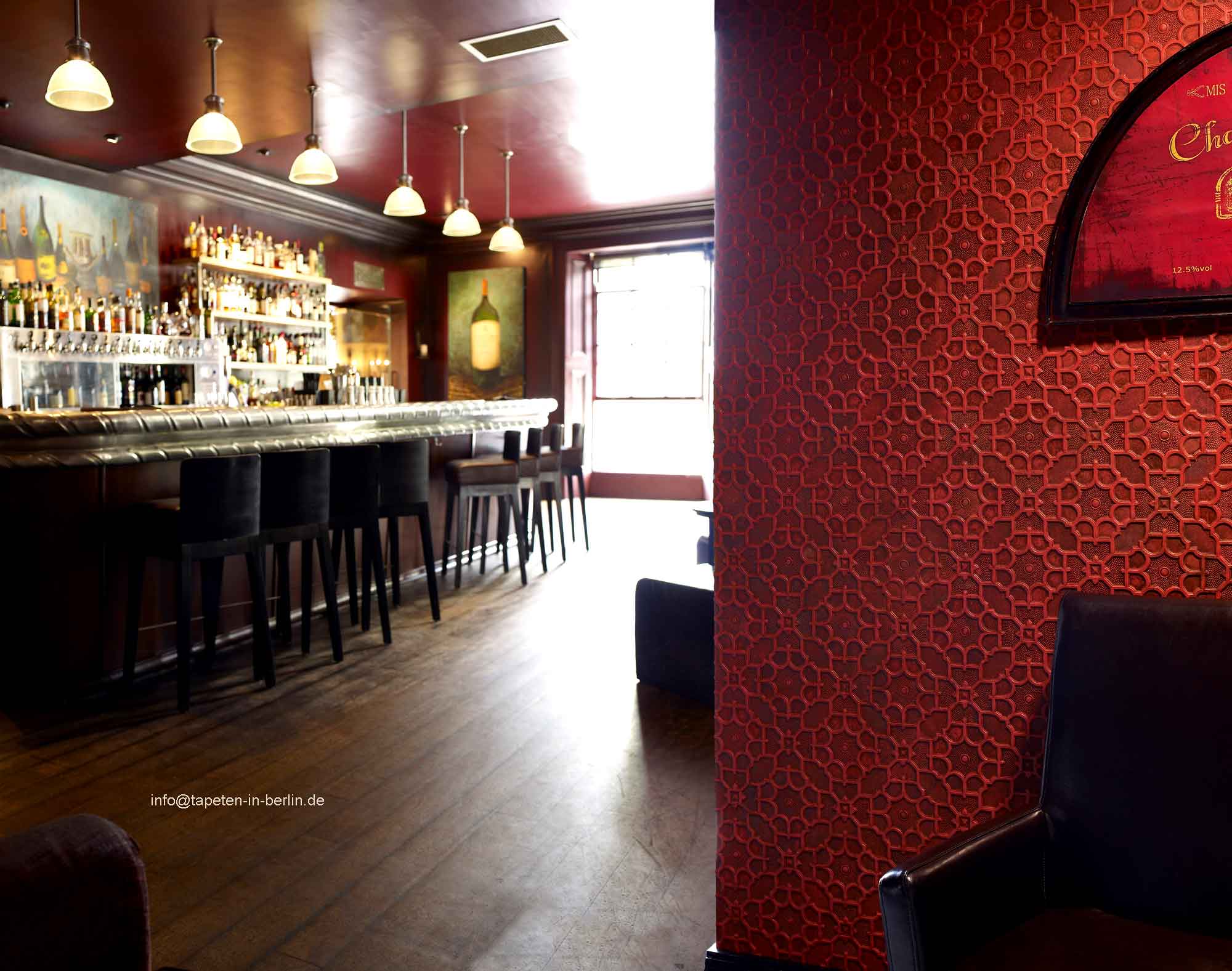 Gastronomie Wandgestaltung mit roter Tapete - Lincrusta Elizabeth 16A online kaufen