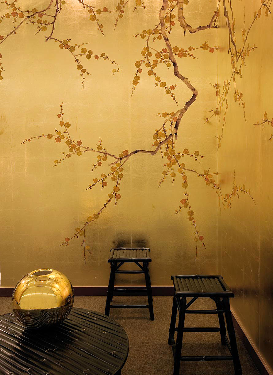 Exklusive Luxus Tapete Blumen Motiv braun auf Blattgold Untergrund auf Seide, Papier oder Gold handgemalt online kaufen