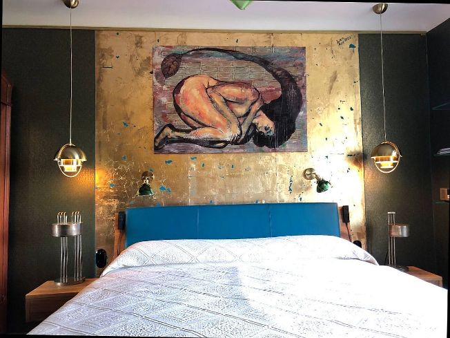 Luxus Metalltapete gold auf blau handmade im Schlafzimmer